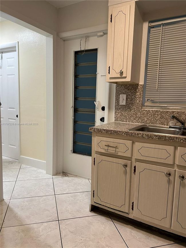 APT-107 - 1521 Nw 43 Rd Ave, Condo with 2 bedrooms, 2 bathrooms and null parking in Lauderhill FL | Image 5