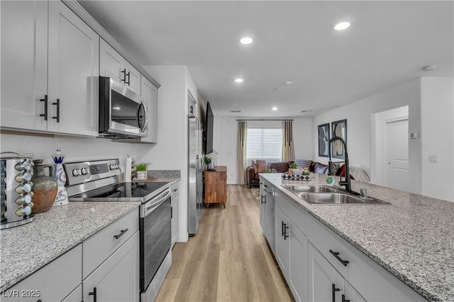 UNIT-3 - 2827 Blue Mosaic Ln, Townhouse with 3 bedrooms, 3 bathrooms and null parking in Las Vegas NV | Image 6