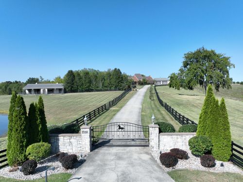 325 Bud James Ln, Harrodsburg, KY, 40330-9240 | Card Image