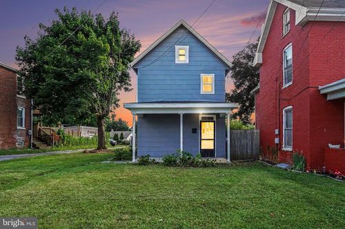 222 W 4th St, WAYNESBORO, PA, 17268-1915 | Card Image