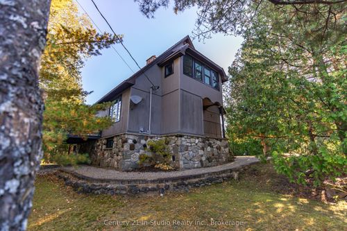 4 Mcivor Dr, Miller Lake, ON, N0H1Z0 | Card Image