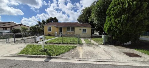 610 E 6th Pl, Hialeah, FL, 33010-4513 | Card Image