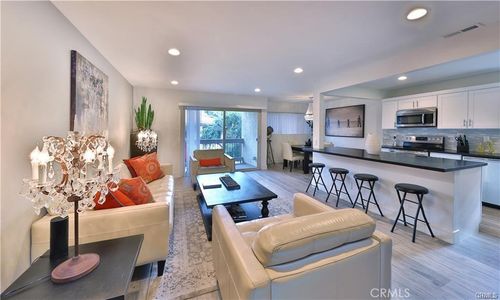 96-4632 Park Granada, Calabasas, CA, 91302 | Card Image