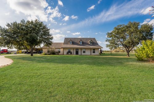 800 County Road 125, Elmendorf, TX, 78112-5550 | Card Image