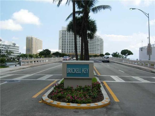 APT-1420 - 540 Brickell Key Dr, Condo with 1 bedrooms, 2 bathrooms and null parking in Miami FL | Image 30
