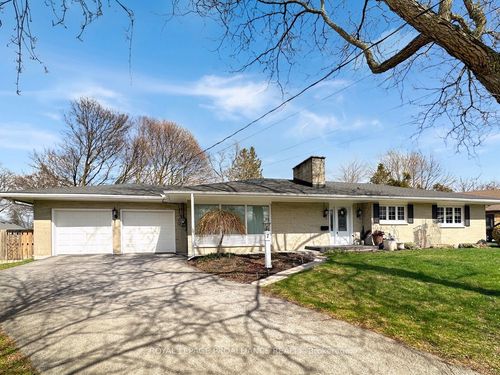 7 Eastwood Park Dr, Belleville, ON, K8N1W3 | Card Image