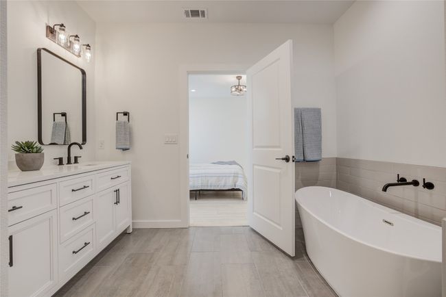 18208 Gregg Bluff Rd, House other with 3 bedrooms, 3 bathrooms and 4 parking in Jonestown TX | Image 19