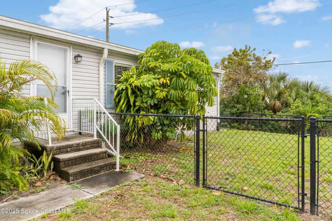 1039 Wren Cir, House other with 3 bedrooms, 2 bathrooms and null parking in Barefoot Bay FL | Image 27