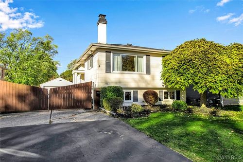 3304 Warner Dr, Grand Island, NY, 14072-1040 | Card Image