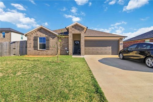 611 Cattleman Ct, Siloam Springs, AR, 72761-5179 | Card Image