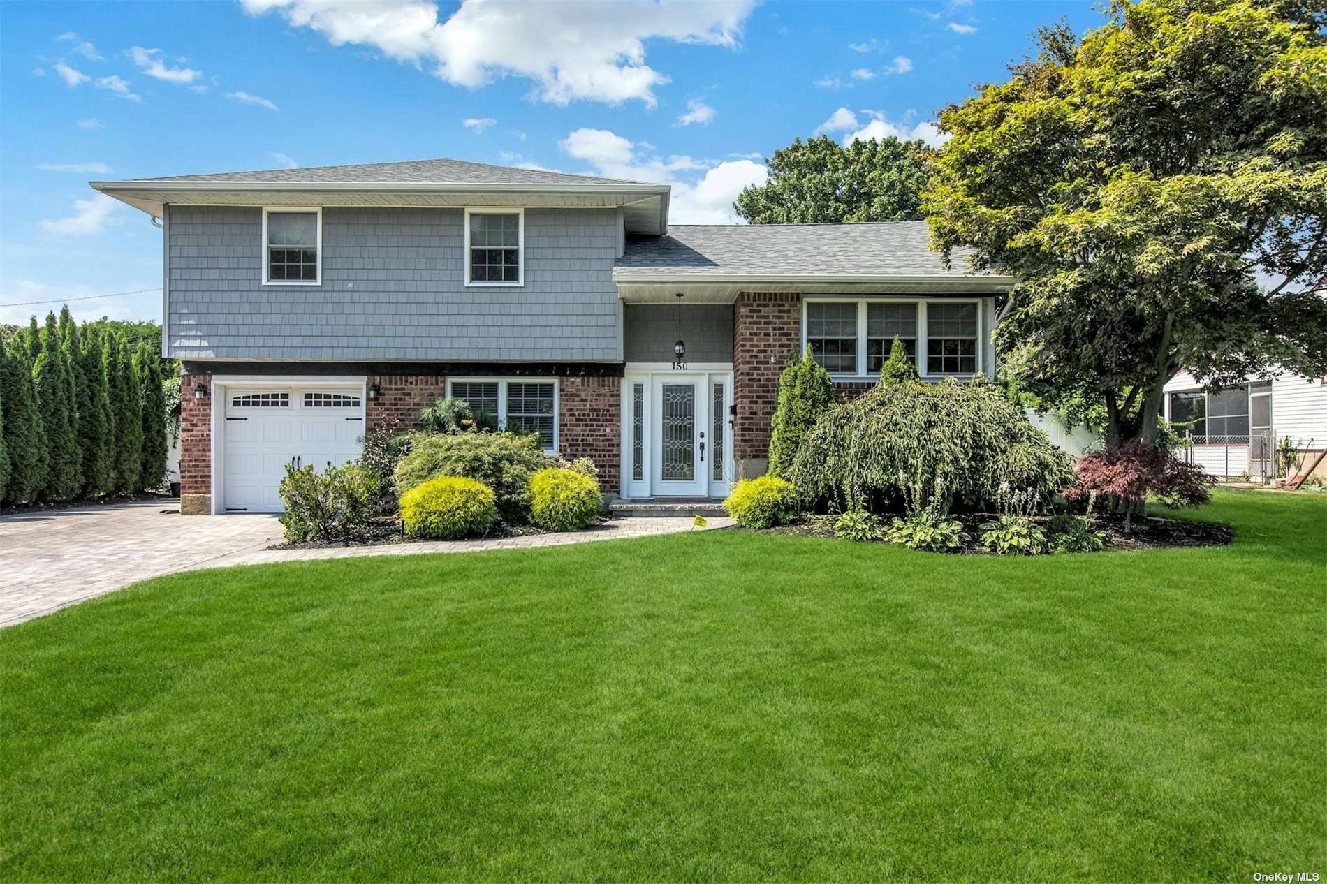 Sherry St, East Islip, NY 11730