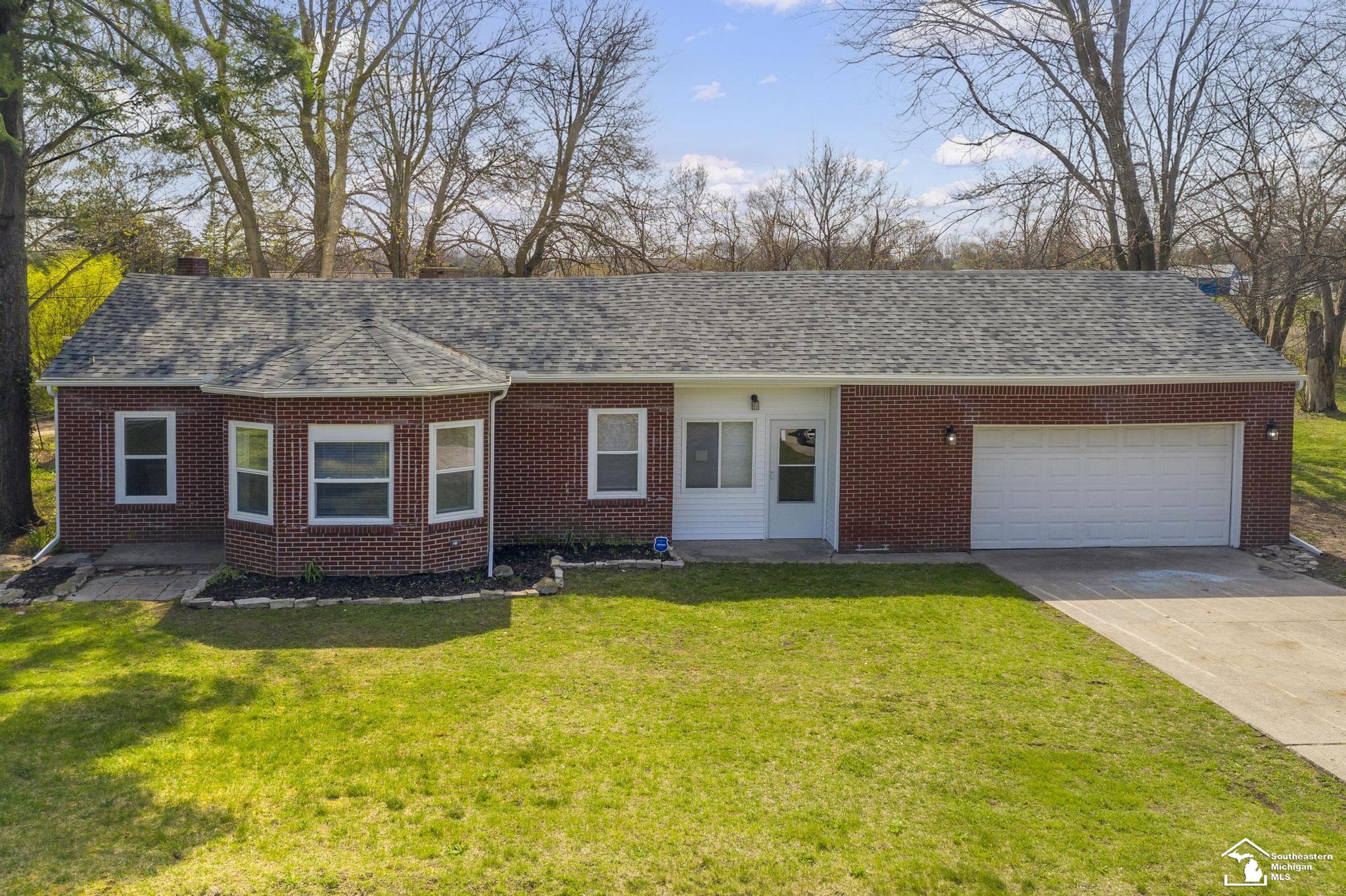 Whiteford Center Rd, Lambertville, MI 48144