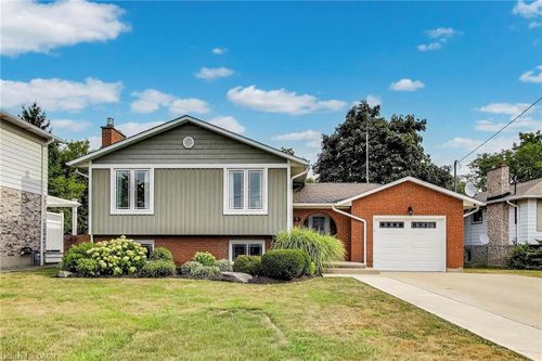 9 Brooks Cir, Smithville, ON, L0R2A0 | Card Image