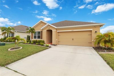 Front of house - custom landscaping with designer curbing | Image 3