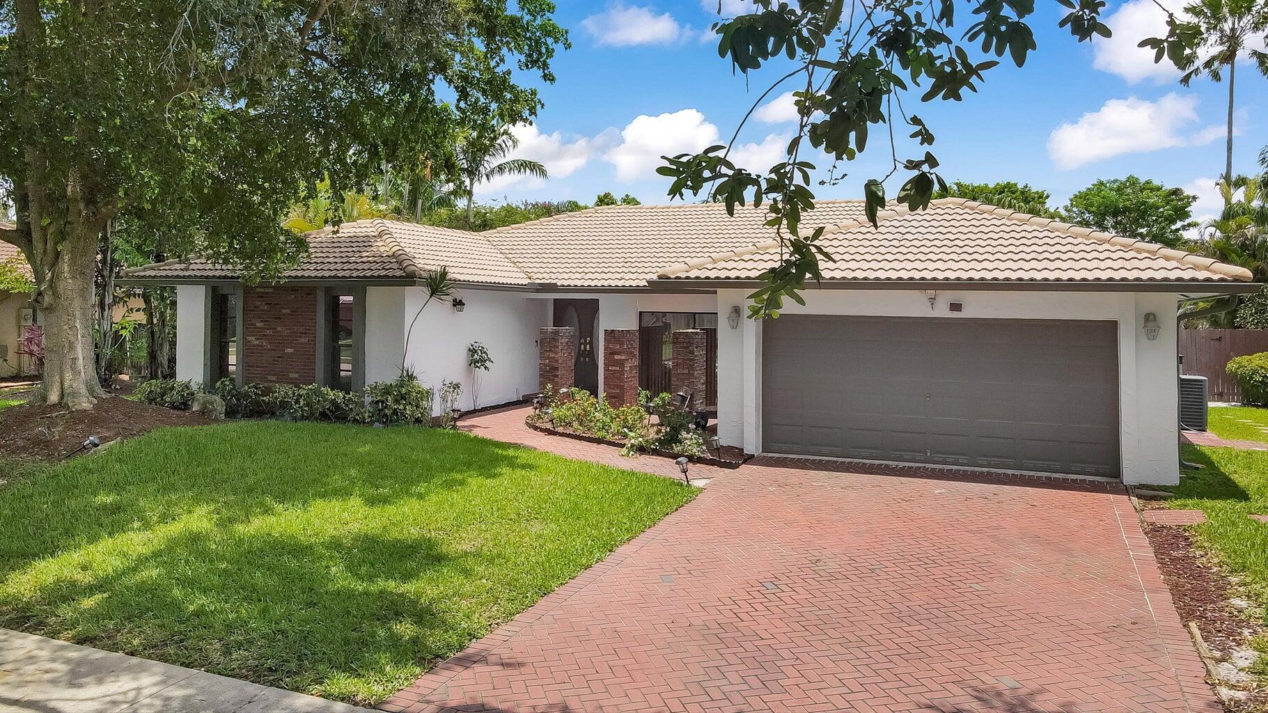 94th Ter, Plantation, FL 33322