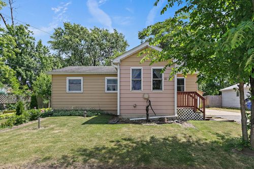 66 E North Ave, Cortland, IL, 60112-4052 | Card Image