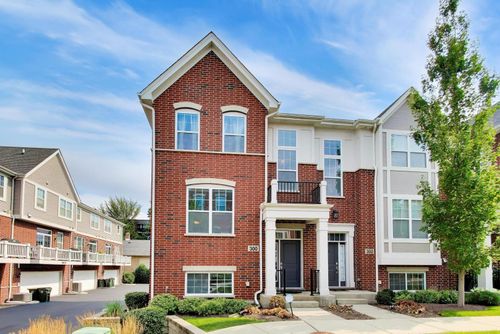 300 Capulina Ct, Morton Grove, IL, 60053-3111 | Card Image