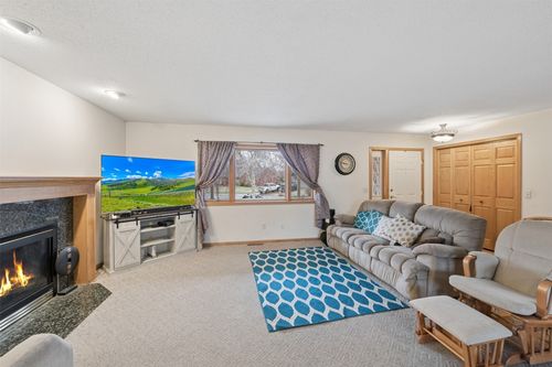 1528 Shorehaven Ct, Menomonie, WI, 54751-1632 | Card Image