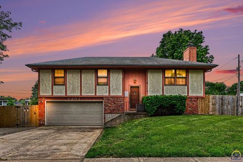 3201 Sw 35th Ter, Topeka, KS, 66614-3590 | Card Image