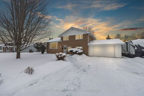 31 Manitou Cres E, Amherstview, ON, K7N1B1 | Card Image