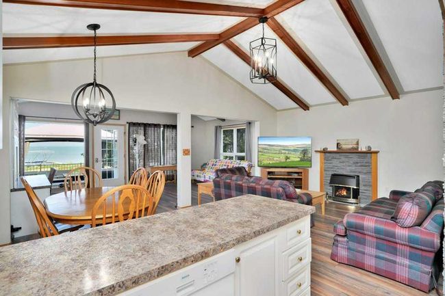 34 Beach St E, House other with 3 bedrooms, 2 bathrooms and 2 parking in Rochon Sands AB | Image 11
