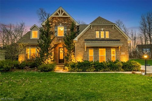 9403 Grace Dr, Twinsburg, OH, 44087-3345 | Card Image