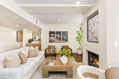 202-11920 Goshen Ave, Los Angeles, CA, 90049 | Card Image