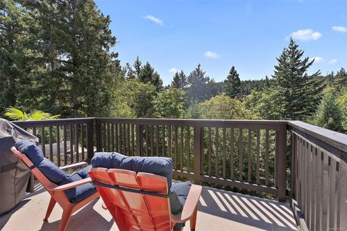 933 Blakeon Pl, Victoria, BC, V9C0R3 | Card Image