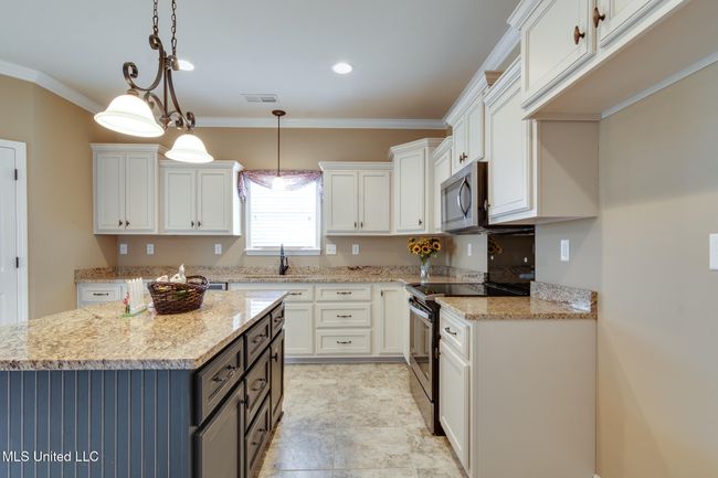 Kitchen | Image 10