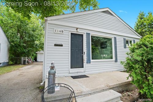 1203 W Windemere Ave, Royal Oak, MI, 48073-5218 | Card Image