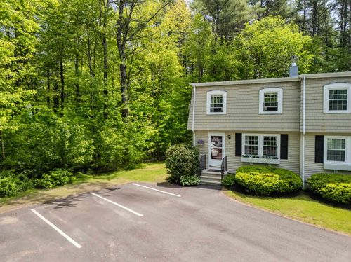 8 Pine Grove Rd, Exeter, NH, 03833-4718 | Card Image