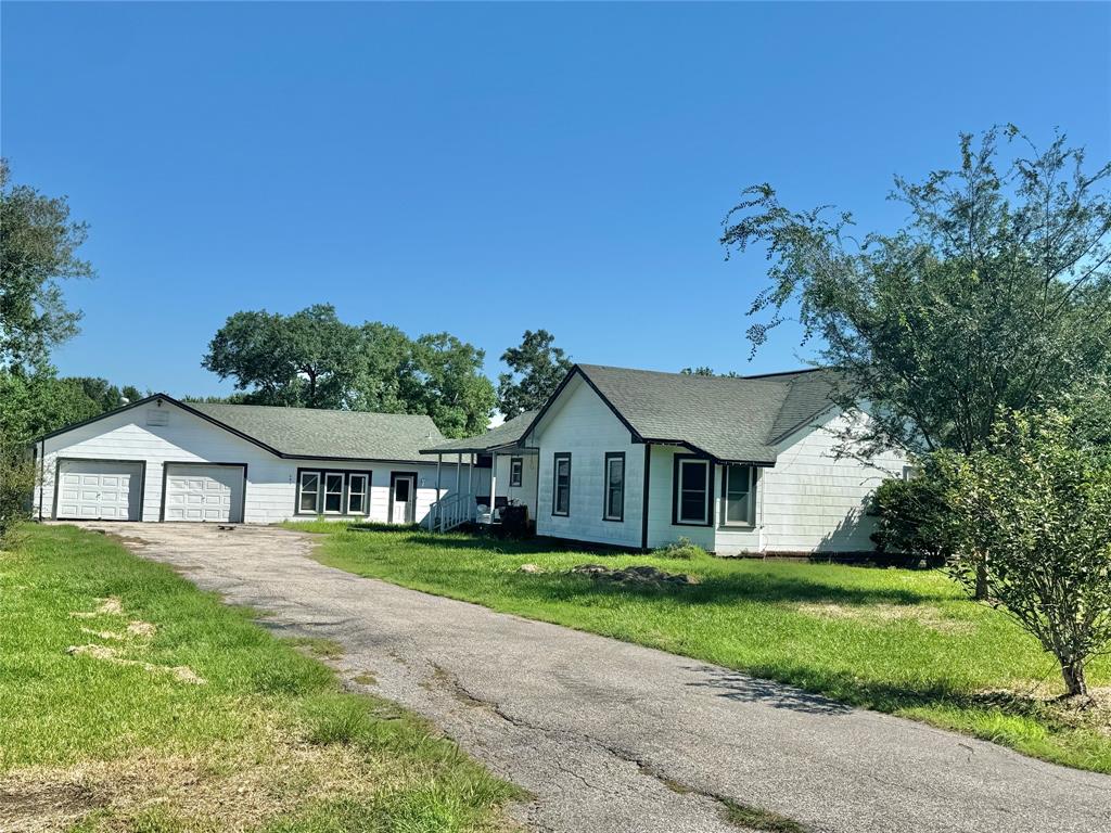 Tinkler St, Anahuac, TX 77514