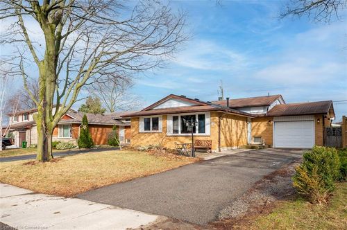99 Mountbatten Dr, Hamilton, ON, L9C3V6 | Card Image