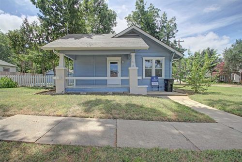 911 W Chambers St, Cleburne, TX, 76033-4701 | Card Image