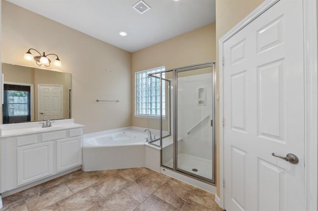 The jacuzzi tub is perfectly positioned just beneath the window. | Image 35