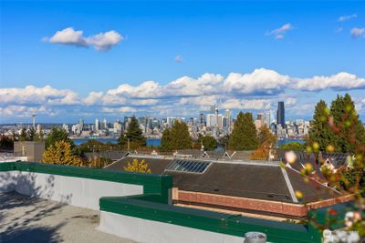 303 - 2331 42nd Avenue Sw, Condo with 1 bedrooms, 1 bathrooms and 1 parking in Seattle WA | Image 3