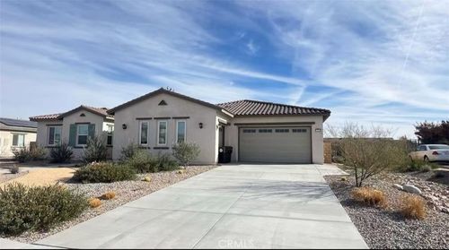 12925 Davona Dale Rd, Apple Valley, CA, 92308-4569 | Card Image