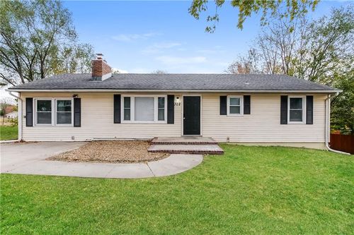 302 Clearview Dr, Pleasant Hill, MO, 64080-1802 | Card Image
