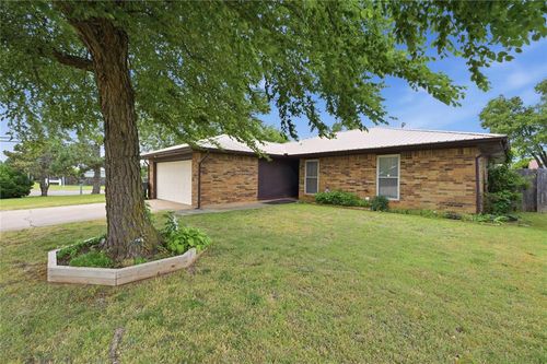 1331 Alviola Ave, Midwest City, OK, 73110-1401 | Card Image