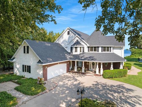 2710 Shorewood Drive, OSHKOSH, WI, 54901 | Card Image