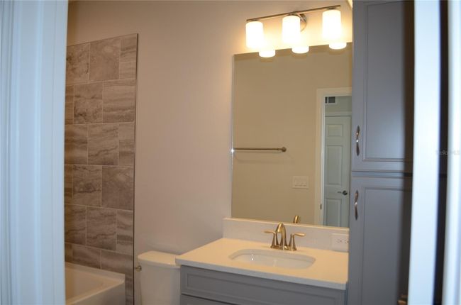 Bathroom 4 | Image 15