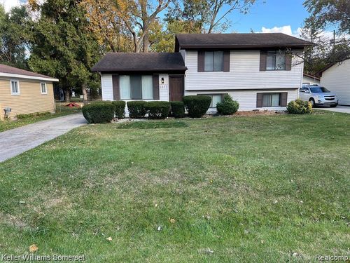 3277 Eastern Ave, Rochester Hills, MI, 48307-5529 | Card Image