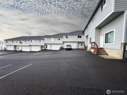 303 E Broadway Ave, Montesano, WA, 98563-3810 | Card Image