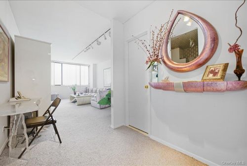 21m-27010 Grand Central Pkwy, Floral Park, NY, 11005 | Card Image