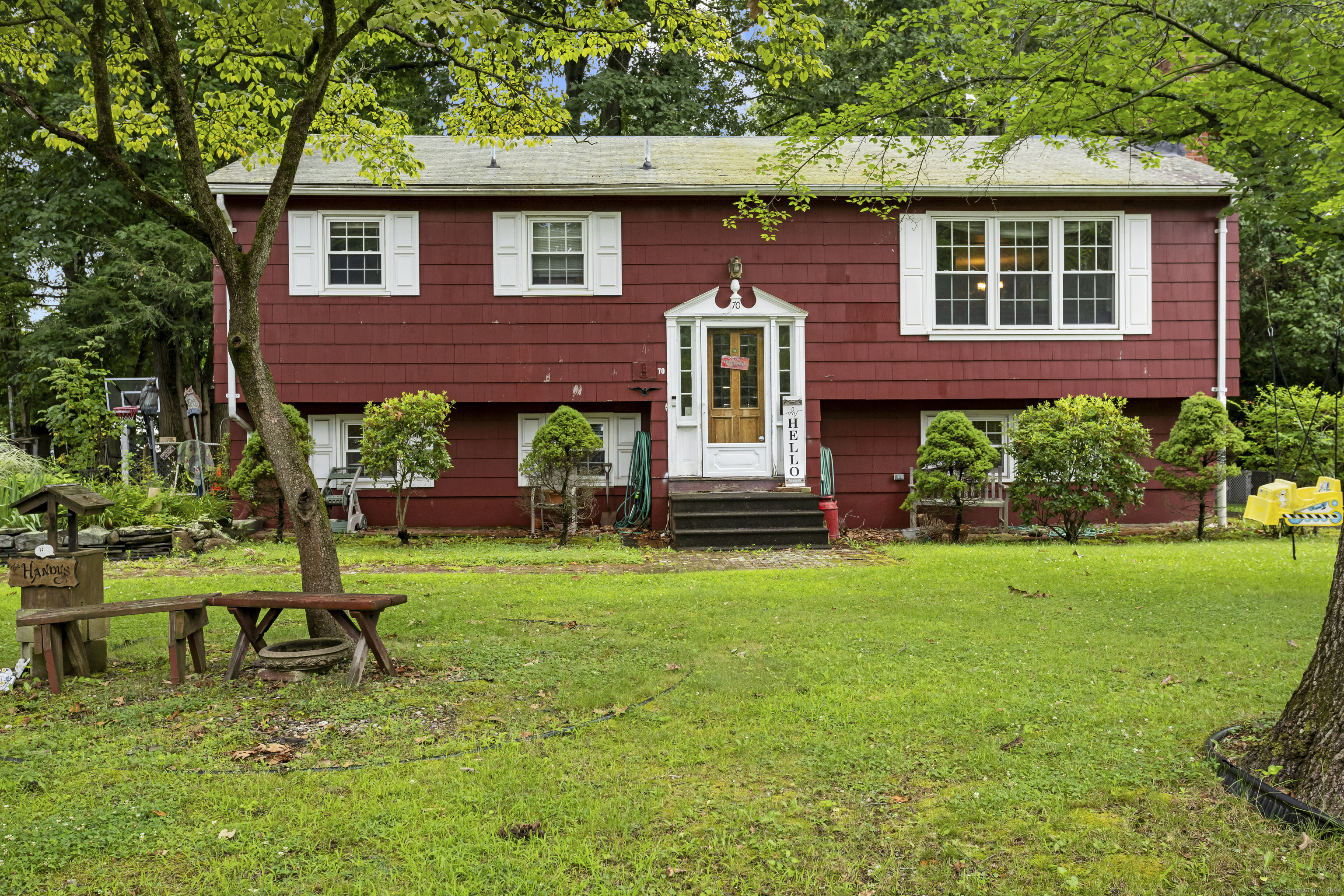 Fallon Dr, North Haven, CT 06473