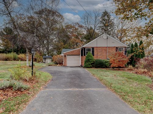 27 Crown St, Vernon, CT, 06066-3712 | Card Image