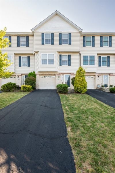 3008 Duncan Ln, Townhouse with 2 bedrooms, 2 bathrooms and 1 parking in Whitehall PA | Image 1