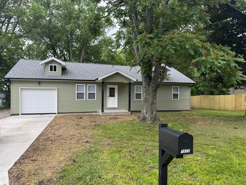 1922 Village Ln, Bolivar, MO, 65613-2804 | Card Image