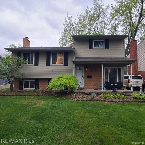 698 Shenandoah Dr, Clawson, MI, 48017-3001 | Card Image