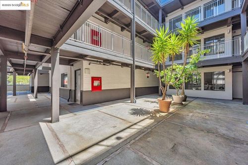 apt-129-5 Embarcadero W, Oakland, CA, 94607-4530 | Card Image